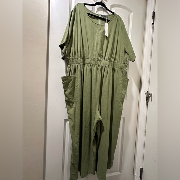 BloomChic Plus Size 4XL Solid Elastic Waist Patched Pocket Jumpsuit - Picture 6 of 9